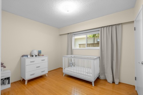 646 Windsor Road E, North Vancouver, BC - Indoor Photo Showing Bedroom