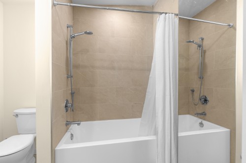 646 Windsor Road E, North Vancouver, BC - Indoor Photo Showing Bathroom