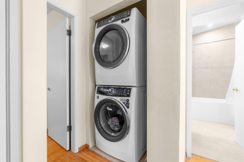 646 Windsor Road E, North Vancouver, BC - Indoor Photo Showing Laundry Room