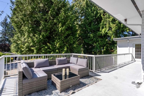 646 Windsor Road E, North Vancouver, BC - Outdoor With Deck Patio Veranda With Exterior