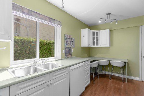646 Windsor Road E, North Vancouver, BC - Indoor Photo Showing Kitchen With Double Sink