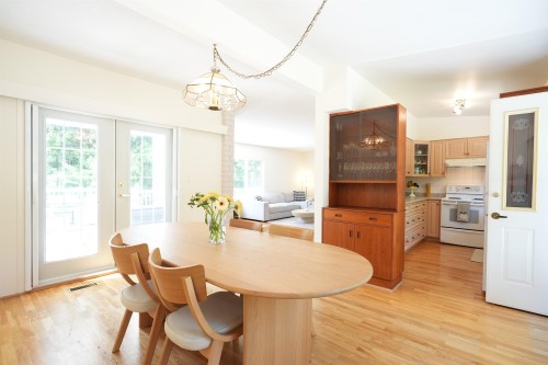 646 Windsor Road E, North Vancouver, BC - Indoor Photo Showing Dining Room