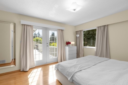 646 Windsor Road E, North Vancouver, BC - Indoor Photo Showing Bedroom