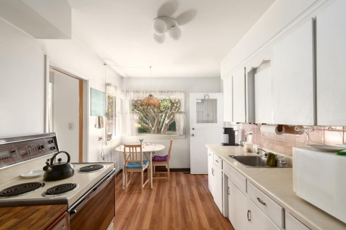 7759 14Th Avenue, Burnaby, BC - Indoor Photo Showing Kitchen