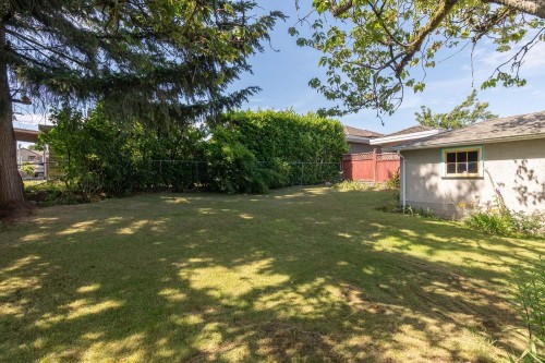 7759 14Th Avenue, Burnaby, BC - Outdoor