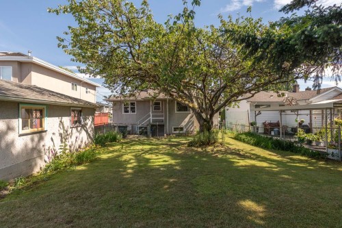 7759 14Th Avenue, Burnaby, BC - Outdoor
