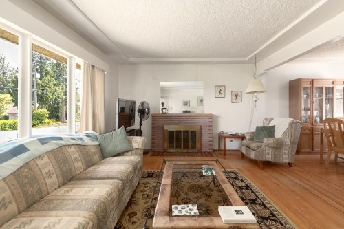 7759 14Th Avenue, Burnaby, BC - Indoor Photo Showing Living Room With Fireplace