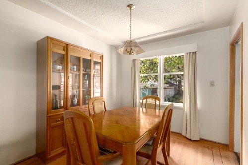 7759 14Th Avenue, Burnaby, BC - Indoor Photo Showing Dining Room
