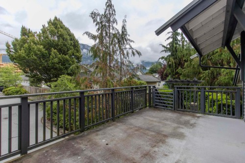 1176 Wingtip Place, Squamish, BC - Outdoor With Exterior