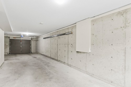 1176 Wingtip Place, Squamish, BC - Indoor Photo Showing Garage
