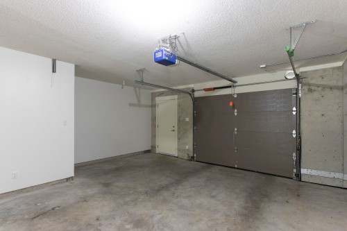 1176 Wingtip Place, Squamish, BC - Indoor Photo Showing Garage