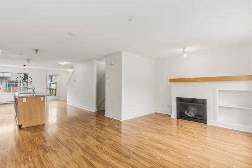 1176 Wingtip Place, Squamish, BC - Indoor Photo Showing Living Room With Fireplace
