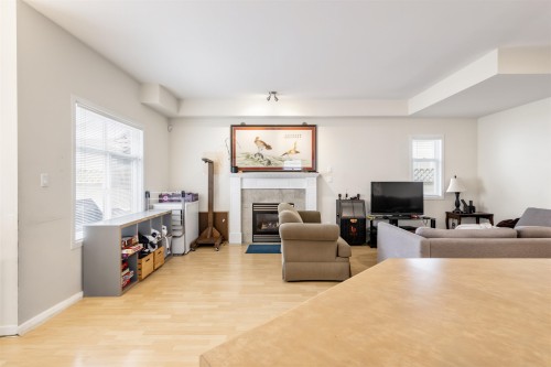 10522 Shepherd Drive, Richmond, BC - Indoor Photo Showing Living Room With Fireplace