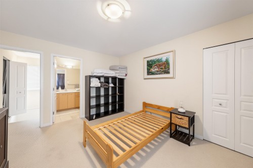 10522 Shepherd Drive, Richmond, BC - Indoor Photo Showing Bedroom