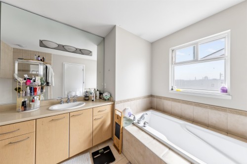 10522 Shepherd Drive, Richmond, BC - Indoor Photo Showing Bathroom