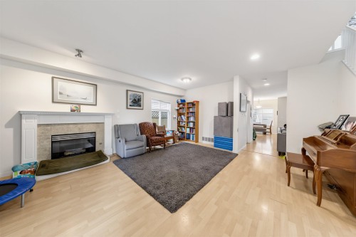 10522 Shepherd Drive, Richmond, BC - Indoor Photo Showing Living Room With Fireplace