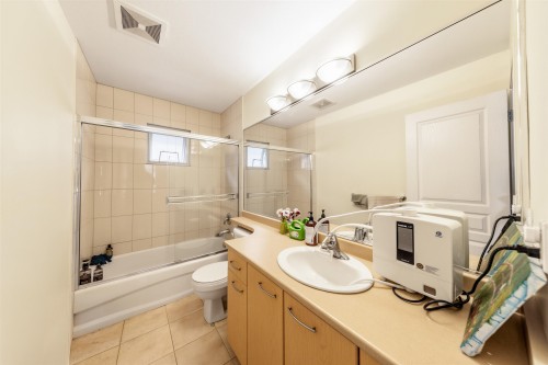 10522 Shepherd Drive, Richmond, BC - Indoor Photo Showing Bathroom