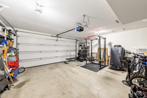 10522 Shepherd Drive, Richmond, BC - Indoor Photo Showing Garage