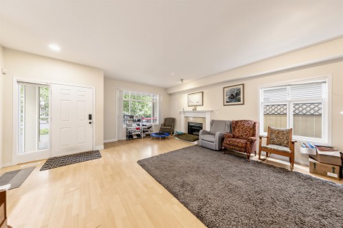 10522 Shepherd Drive, Richmond, BC - Indoor Photo Showing Living Room With Fireplace