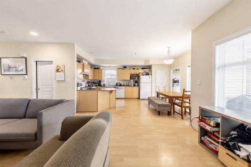 10522 Shepherd Drive, Richmond, BC - Indoor Photo Showing Living Room