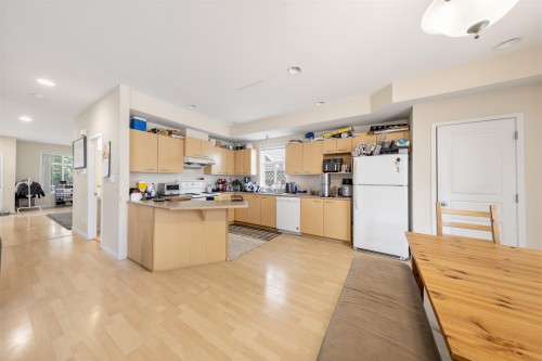 10522 Shepherd Drive, Richmond, BC - Indoor Photo Showing Kitchen