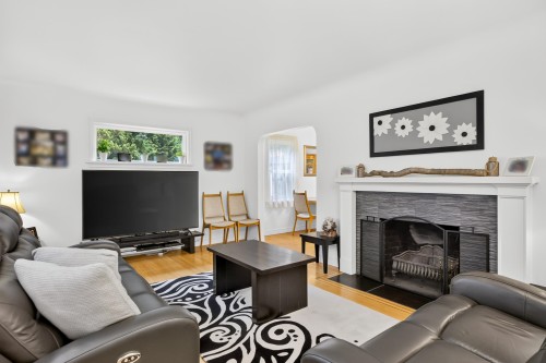 21662 River Road, Maple Ridge, BC - Indoor Photo Showing Living Room With Fireplace