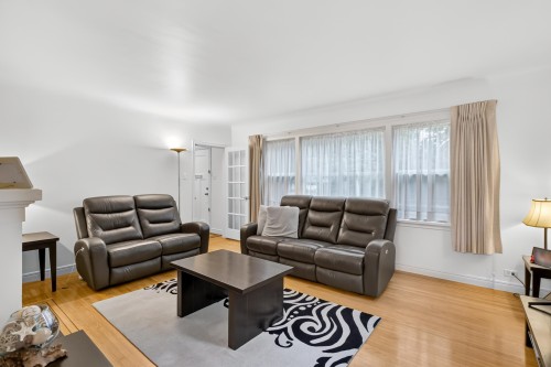 21662 River Road, Maple Ridge, BC - Indoor Photo Showing Living Room