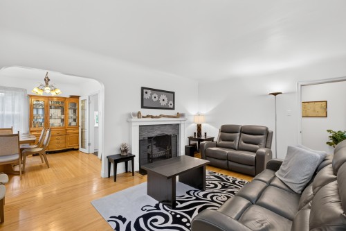 21662 River Road, Maple Ridge, BC - Indoor Photo Showing Living Room With Fireplace