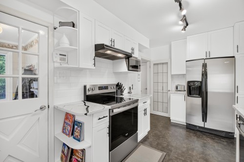 21662 River Road, Maple Ridge, BC - Indoor Photo Showing Kitchen With Upgraded Kitchen