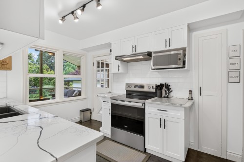 21662 River Road, Maple Ridge, BC - Indoor Photo Showing Kitchen With Double Sink