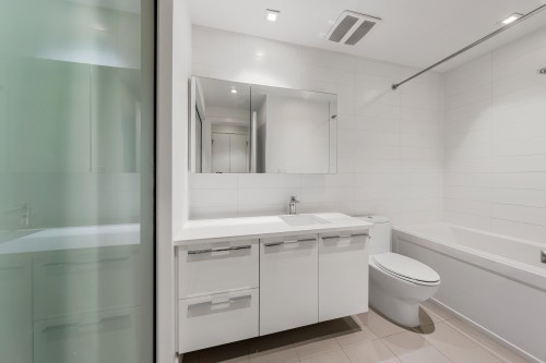 134 1St Avenue E, Vancouver, BC - Indoor Photo Showing Bathroom