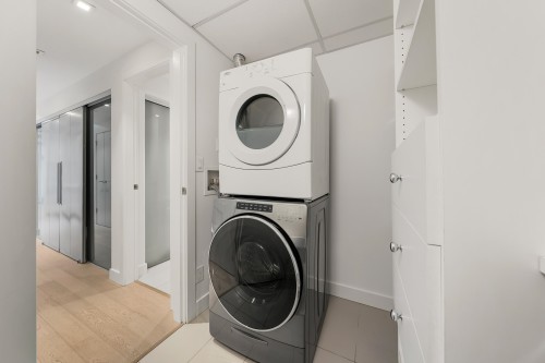 134 1St Avenue E, Vancouver, BC - Indoor Photo Showing Laundry Room