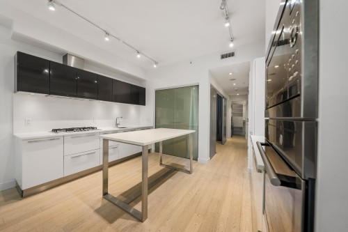134 1St Avenue E, Vancouver, BC - Indoor Photo Showing Kitchen
