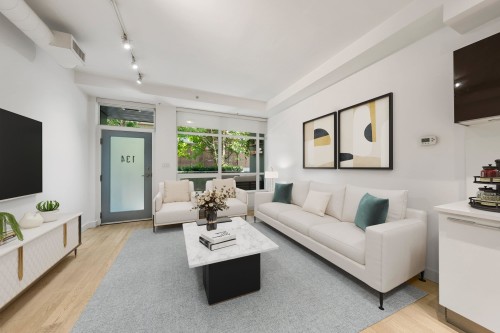134 1St Avenue E, Vancouver, BC - Indoor Photo Showing Living Room