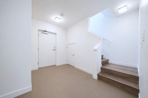 16-7039 Macpherson Avenue, Burnaby, BC - Indoor Photo Showing Other Room