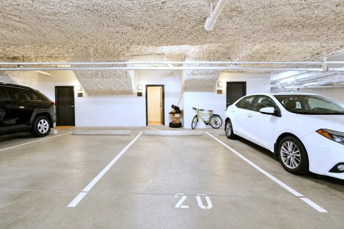 16-7039 Macpherson Avenue, Burnaby, BC - Indoor Photo Showing Garage