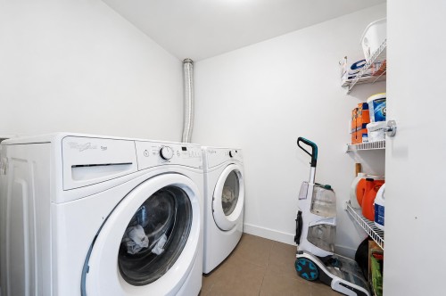 16-7039 Macpherson Avenue, Burnaby, BC - Indoor Photo Showing Laundry Room
