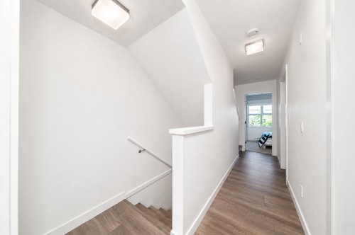16-7039 Macpherson Avenue, Burnaby, BC - Indoor Photo Showing Other Room