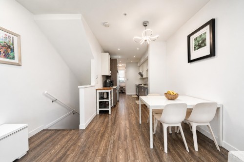 16-7039 Macpherson Avenue, Burnaby, BC - Indoor Photo Showing Dining Room