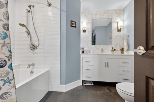 1052 Corona Crescent, Coquitlam, BC - Indoor Photo Showing Bathroom