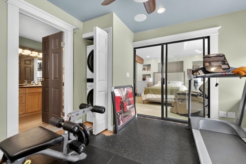 1052 Corona Crescent, Coquitlam, BC - Indoor Photo Showing Gym Room