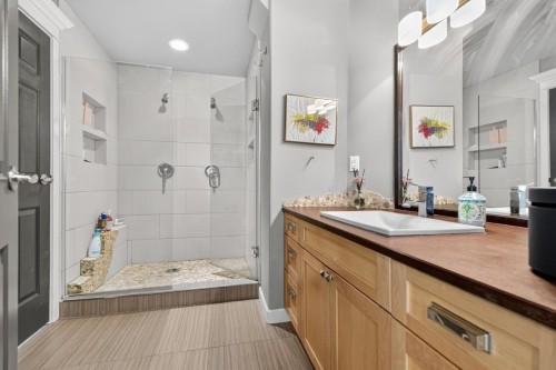 1052 Corona Crescent, Coquitlam, BC - Indoor Photo Showing Bathroom
