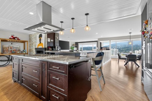 1052 Corona Crescent, Coquitlam, BC - Indoor Photo Showing Kitchen With Upgraded Kitchen