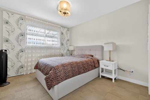 1052 Corona Crescent, Coquitlam, BC - Indoor Photo Showing Bedroom