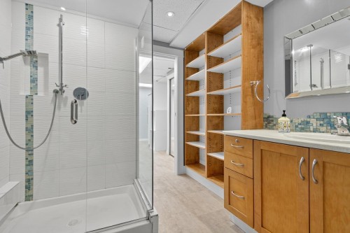 1052 Corona Crescent, Coquitlam, BC - Indoor Photo Showing Bathroom
