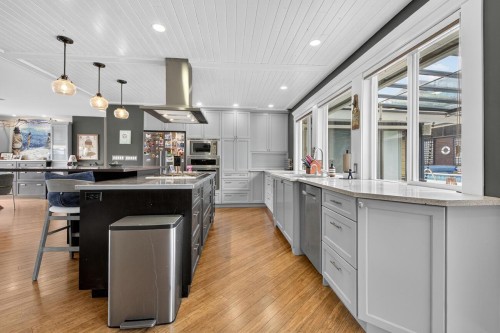 1052 Corona Crescent, Coquitlam, BC - Indoor Photo Showing Kitchen With Upgraded Kitchen
