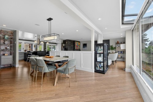1052 Corona Crescent, Coquitlam, BC - Indoor Photo Showing Dining Room