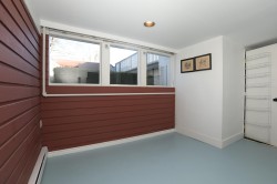 Bsmt-42xx W10 Avenue Vancouver, BC V6R 2H4