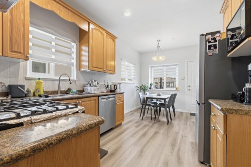 3186 18Th Avenue E, Vancouver, BC - Indoor Photo Showing Kitchen