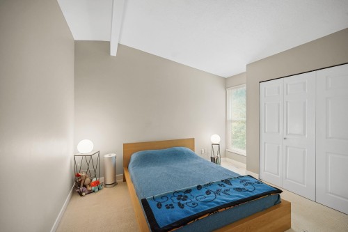 129 Roe Drive, Port Moody, BC - Indoor Photo Showing Bedroom